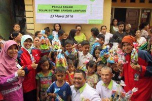 IZI Dan PKPU Bantu Korban Banjir Di Bandar Lampung
