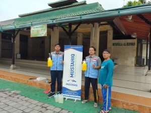 Sahabat Mustahiq Bagikan 100 Botol Hand Sanitizer di Bali