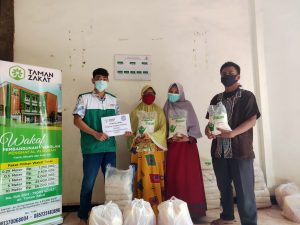 Gandeng Komunitas Wirausaha Muslim, Taman Zakat Distribusi Ratusan Kilogram Beras