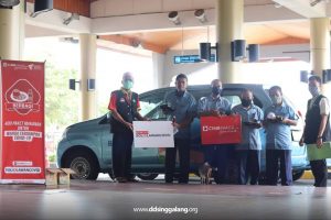 Bersama CIMB Niaga Syariah KCS Padang, DD Singgalang Bagikan 400 Paket Makanan