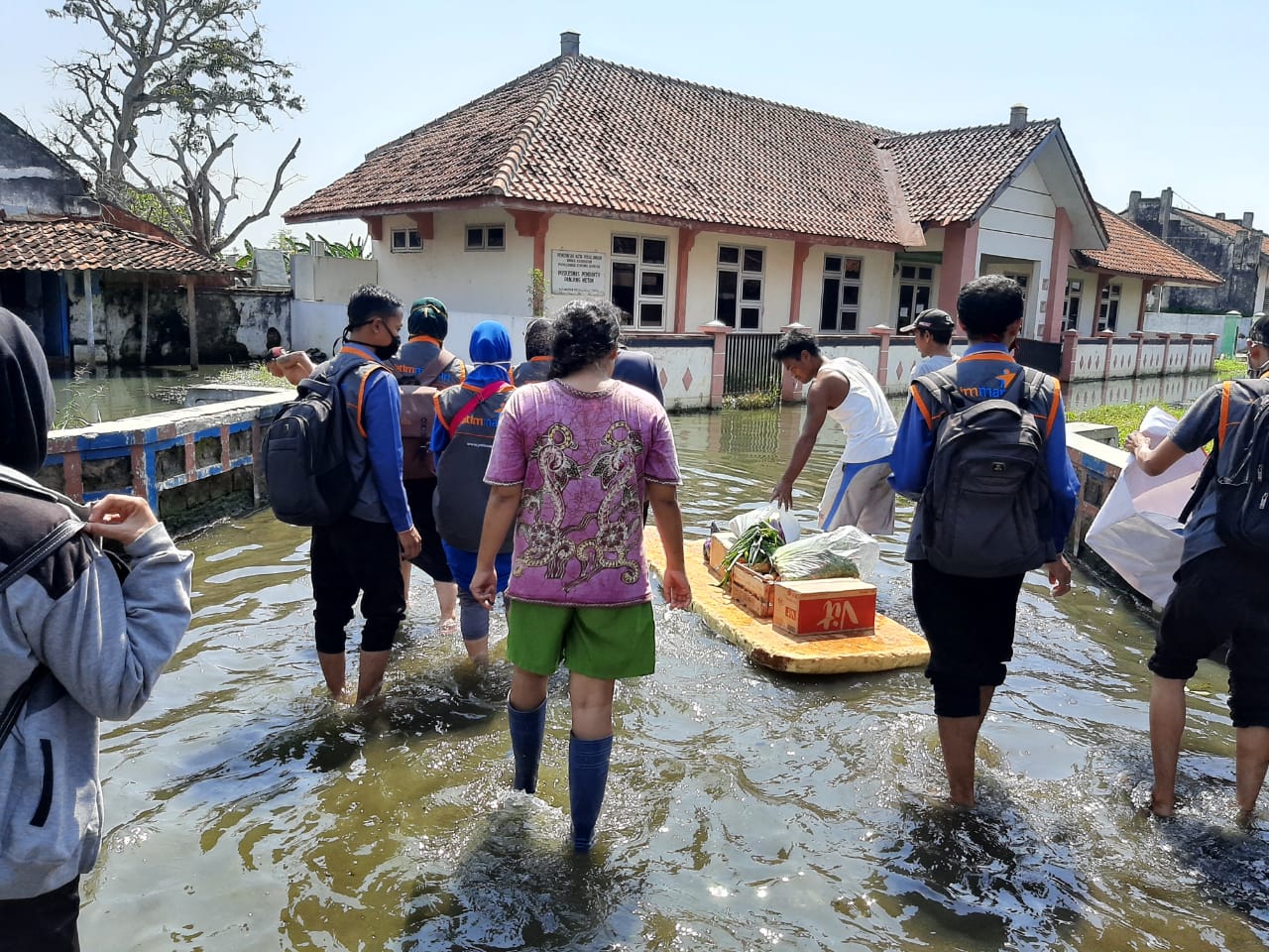 Yatim Mandiri Salurkan Bantuan untuk Korban Banjir Pekalongan