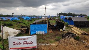 PPPA Daarul Qur’an Makassar Bangun Tenda Tahfidz di Pengungsian Meli