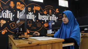 Kisah Putri, Penjual Es Pisang yang Kini Jadi Desainer Grafis Jempolan Berkat RGI