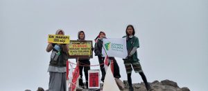 DDV Sumbar Gelar Aksi Bersihkan Sampah di Sekitaran Gunung Marapi