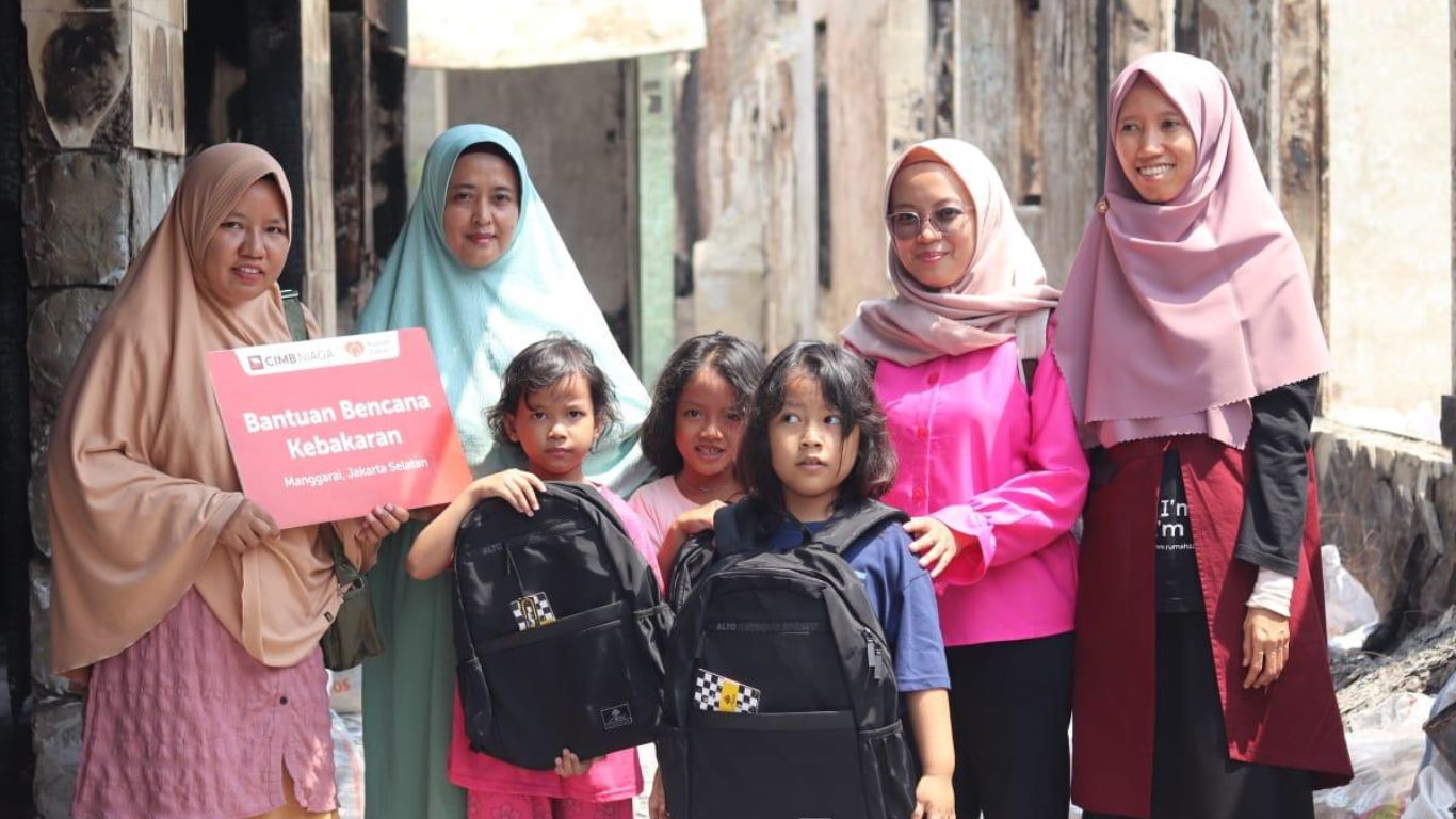 Rumah Zakat salurkan bantuan kebakaran Manggarai