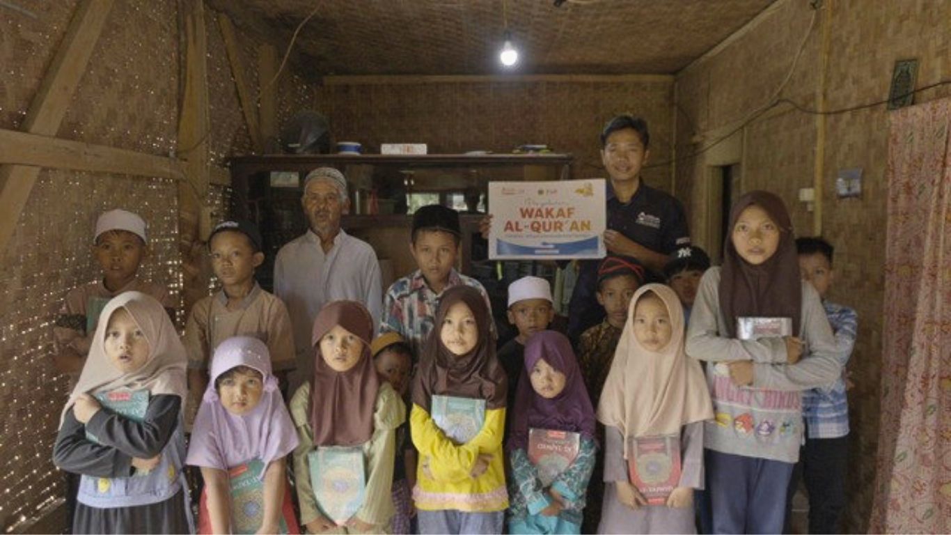 Mizan Amanah Salurkan Wakaf Al-Qur’an