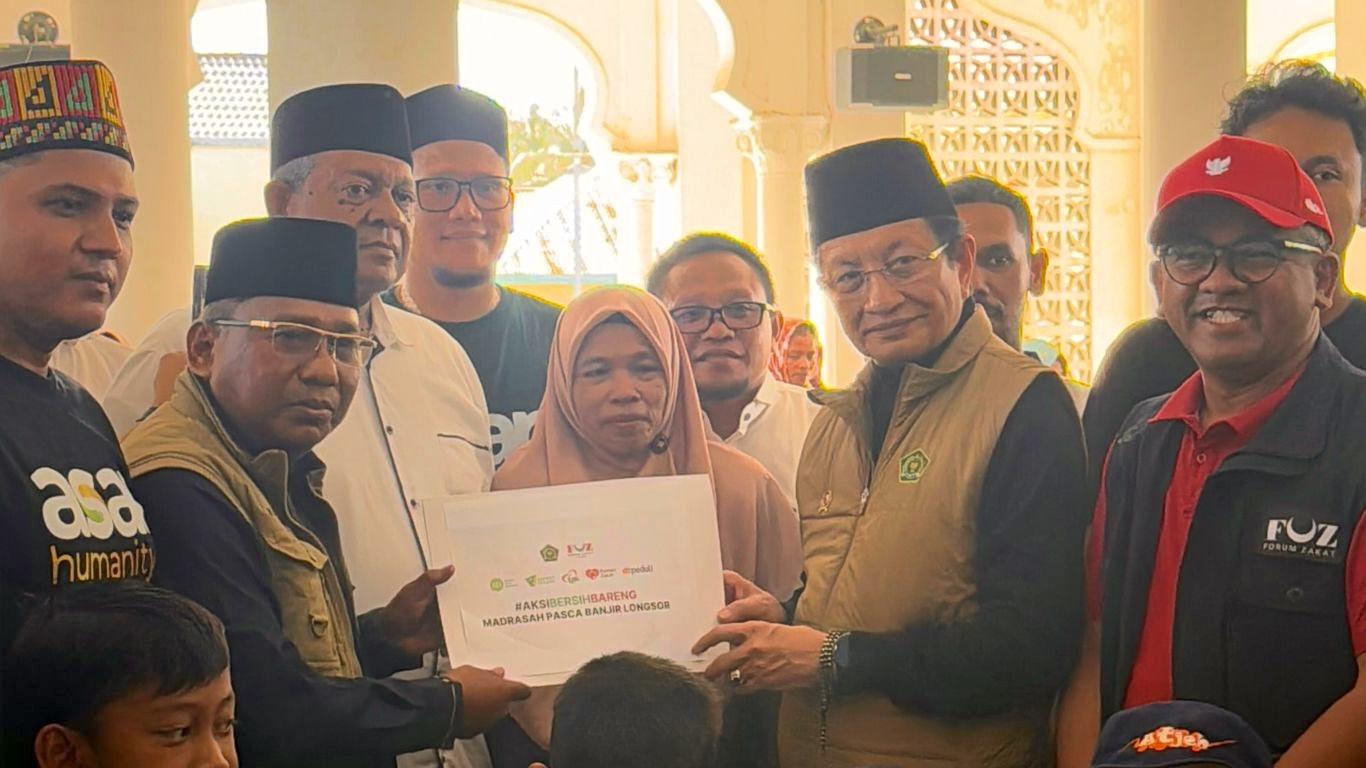 Aksi bersih bersama Madrasah 