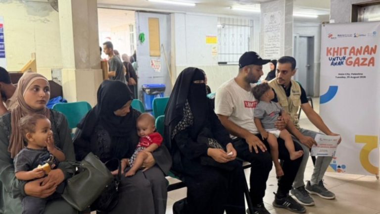Khitan massal anak Gaza Bakrie Amanah