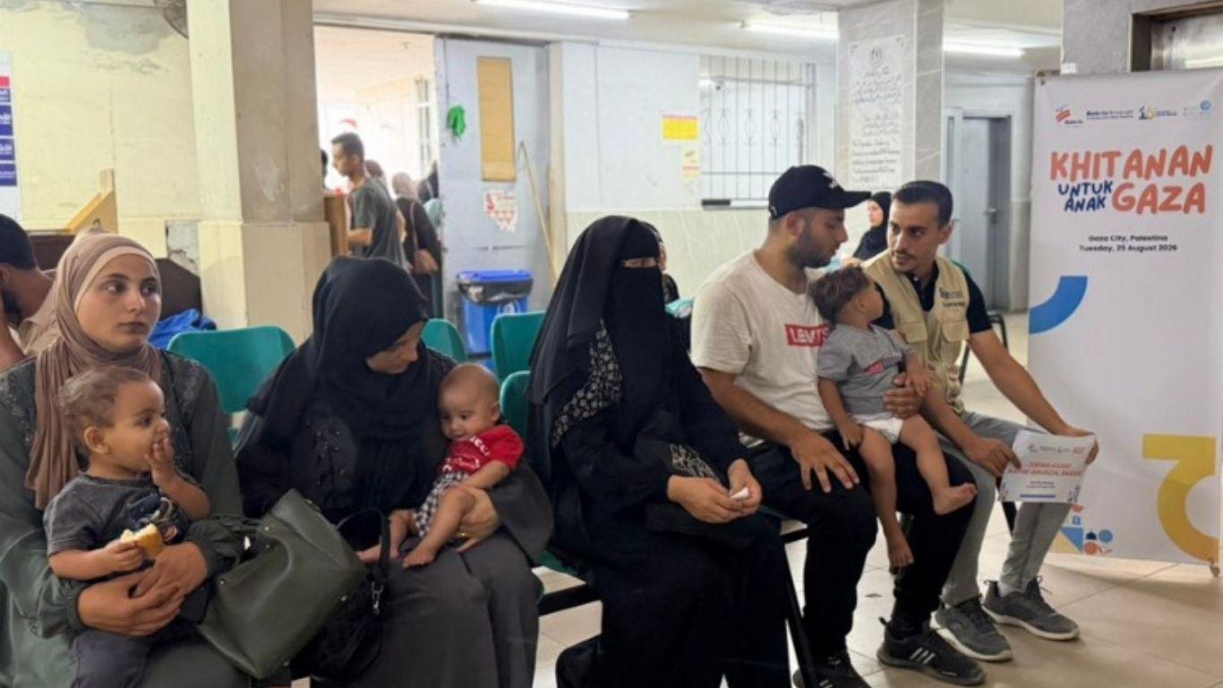 Khitan massal anak Gaza Bakrie Amanah
