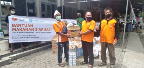 1301RUMAH ZAKAT MENYALURKAN BANTUAN MAKANAN GRATIS UNTUK PENGUNGSI MERAPI (3)