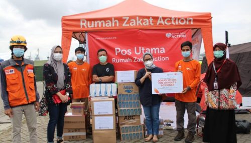1801TD WILLIAMSON DAN RUMAH ZAKAT SALURKAN DONASI BANTUAN LOGISTIK UNTUK POS BERSAMA RELAWAN SRIWIJAYA AIR SJ182 (1)