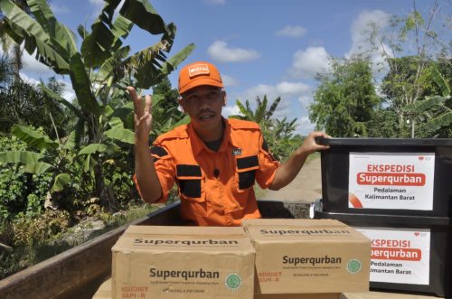 3005700 SUPERQURBAN, PAKET KEBUTUHAN BAYI BALITA DARI GUBERNUR KALBAR TERSAMPAIKAN KE SEPONTI JAYA KAYONG UTARA (6)