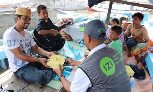 IZI Distribusikan Makanan Siap Saji Untuk Korban Penggusuran Luar Batang