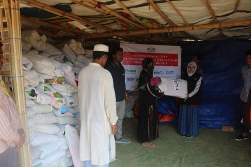 forum-zakat-foz-bersama-pkpu-humah-initiative-menyalurkan-bantuan-_180313112213-761