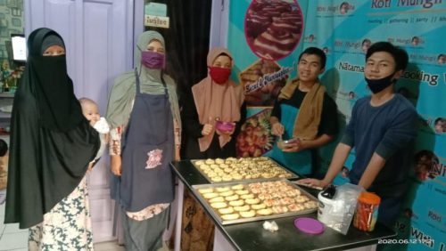 pengasuh-di-mahad-askar-kauny-al-madani-mengajak-perwakilan-santrinya_200616183857-399